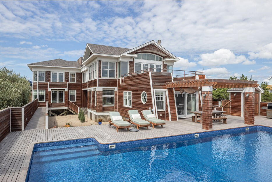 Facing Due North - Poolside