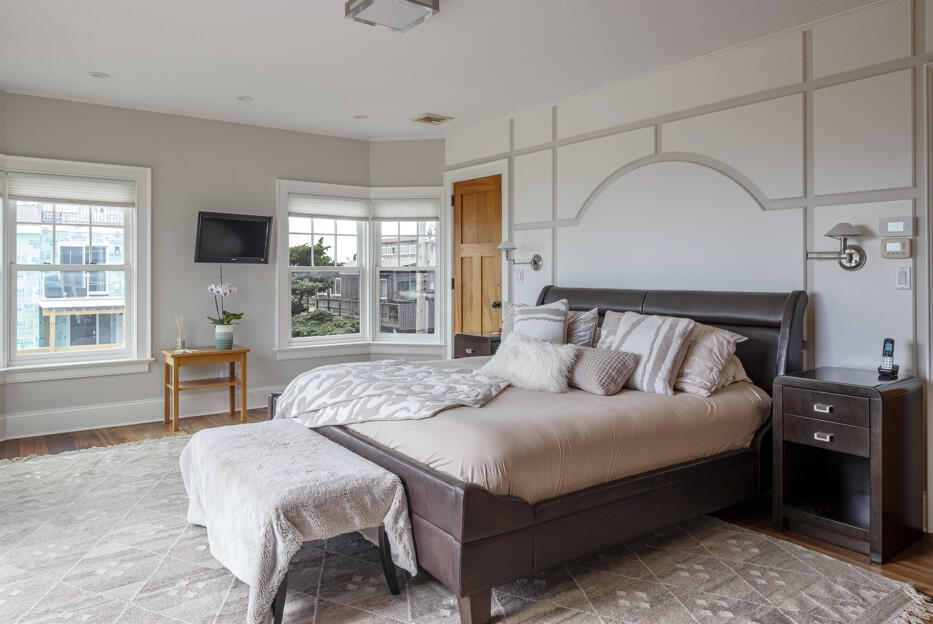 Downstairs Master Bedroom Suite With En-Suite Bathroom Downstairs Master Bedroom Suite With En-Suite Bathroom